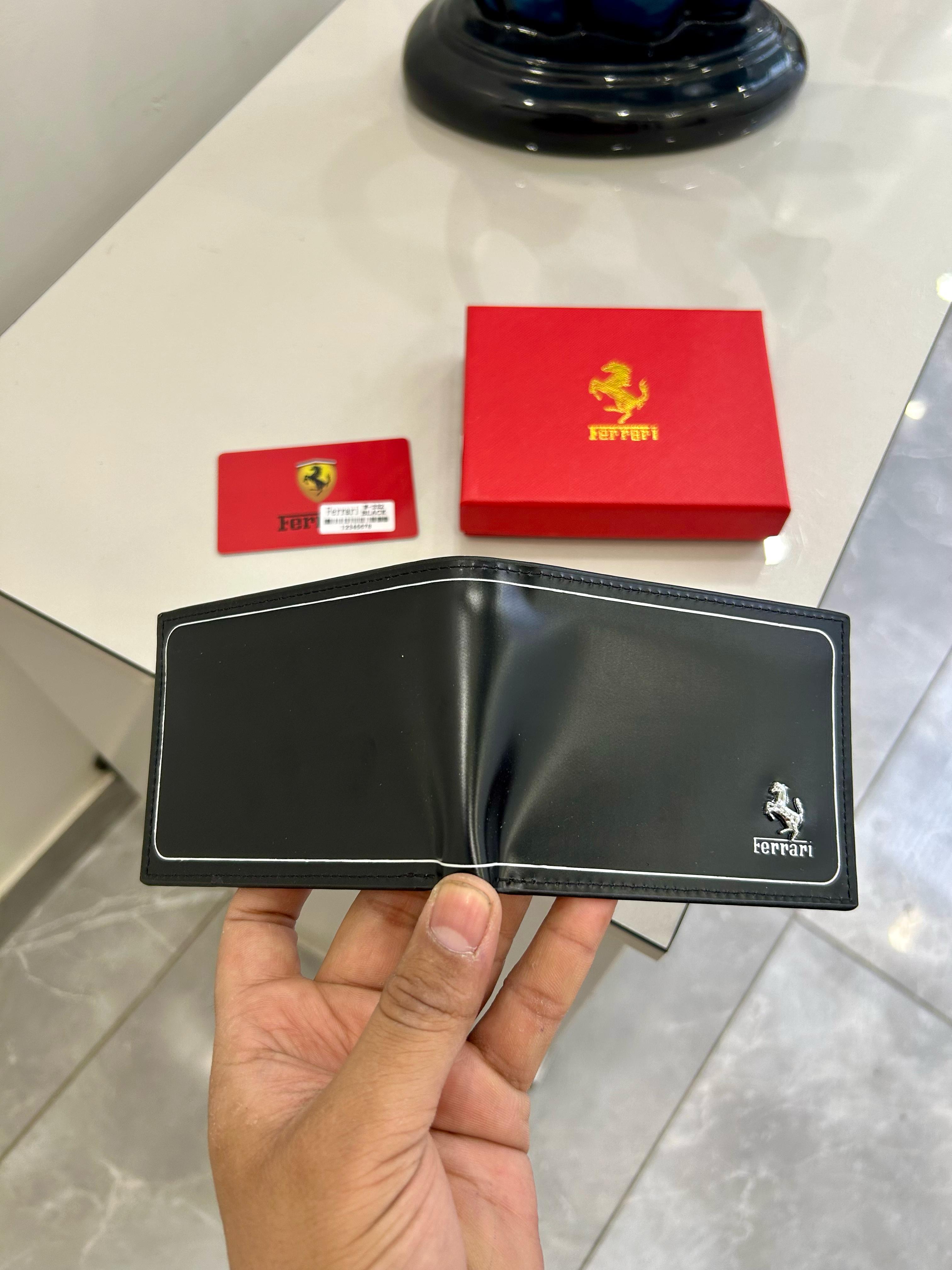 Exclusive Premium Wallets-Simplicity And Sophistication In The Palm Of Your Hand